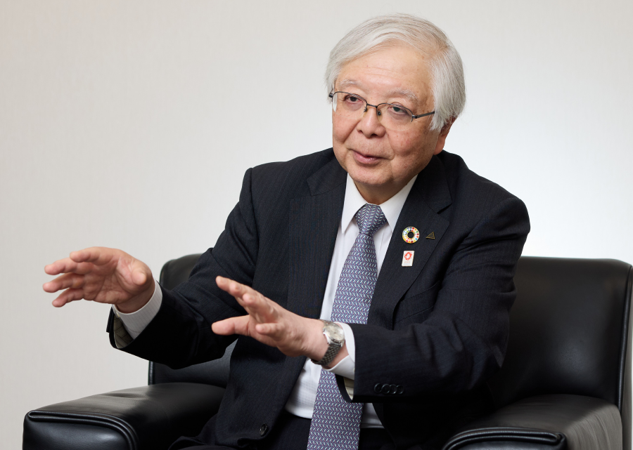 代表取締役社長 箱守 一昭 対談姿